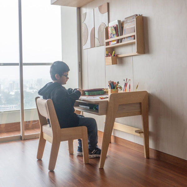 Mesa-de-arte-evolutiva-para-ninos-en-madera-Dadacticos-1
