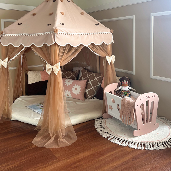 muebles infantiles, juguetes de madera, y juguetes sostenibles. coche de muñecas de madera, juguete seguro, acabados premium, juguete para niños, diseño funcional y estético.