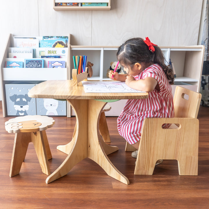 Mesa árbol de madera pino para niños con sillita o banquito