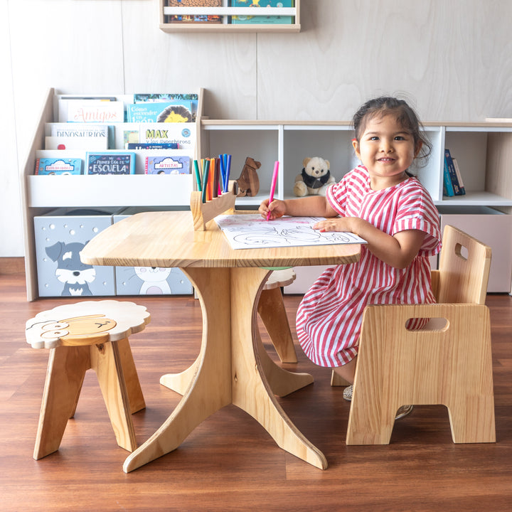Mesa árbol de madera pino para niños con sillita o banquito